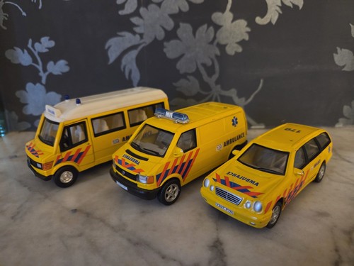 Diecast ambulance bundle - ambulance,